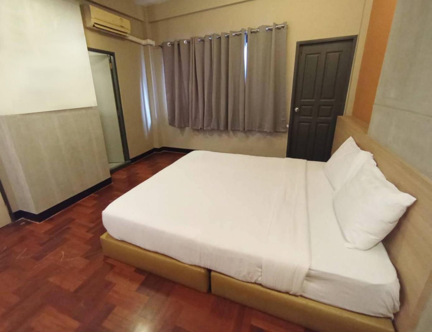 Go Inn Silom โกอินน์ สีลม - สถานีรถไฟฟ้าเซนต์หลุยส์ Бангкок Экстерьер фото